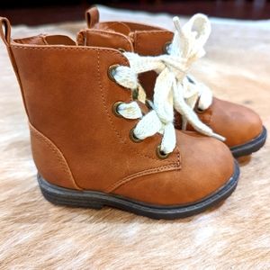 Toddler Cat & Jack boots. Camel color toddler size 5